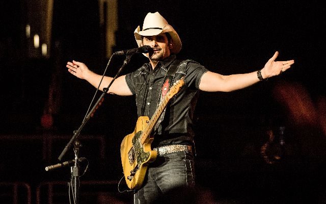 VIDEO: Brad Paisley Dyes Wife’s Roots