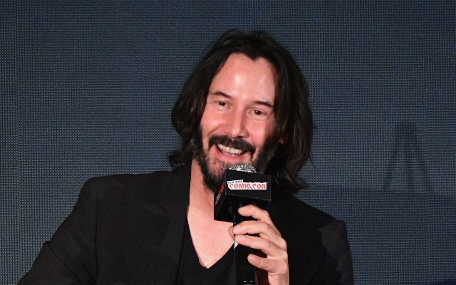 Keanu Reeves Offers 15 Minute Private Zoom Call For Charity