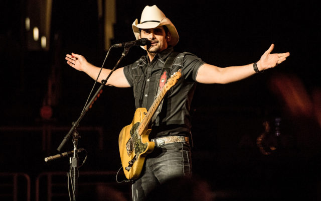 VIDEO: Brad Paisley Surprises Deployed Soldier’s Wife