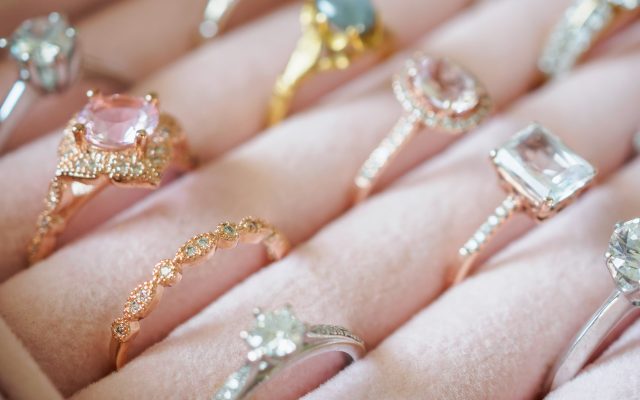 Jewelry store employee calls out customer who bought rings for different girls